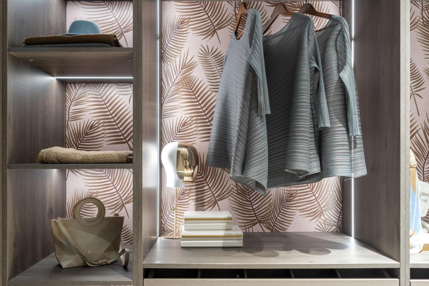 Wardrobes & Closets