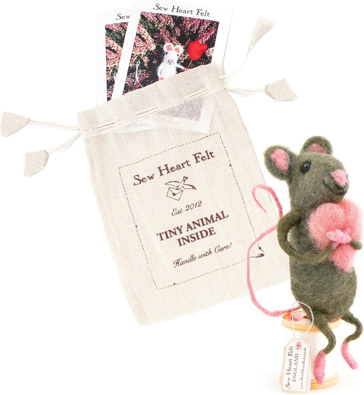 l Hand Felted Sitting Hugging Heart Mouse l Organic Wool l Hand Made Home Decor l Natural Fibres l Fair Trade l Plush Novelty Animal Ornament, 5060998805440
