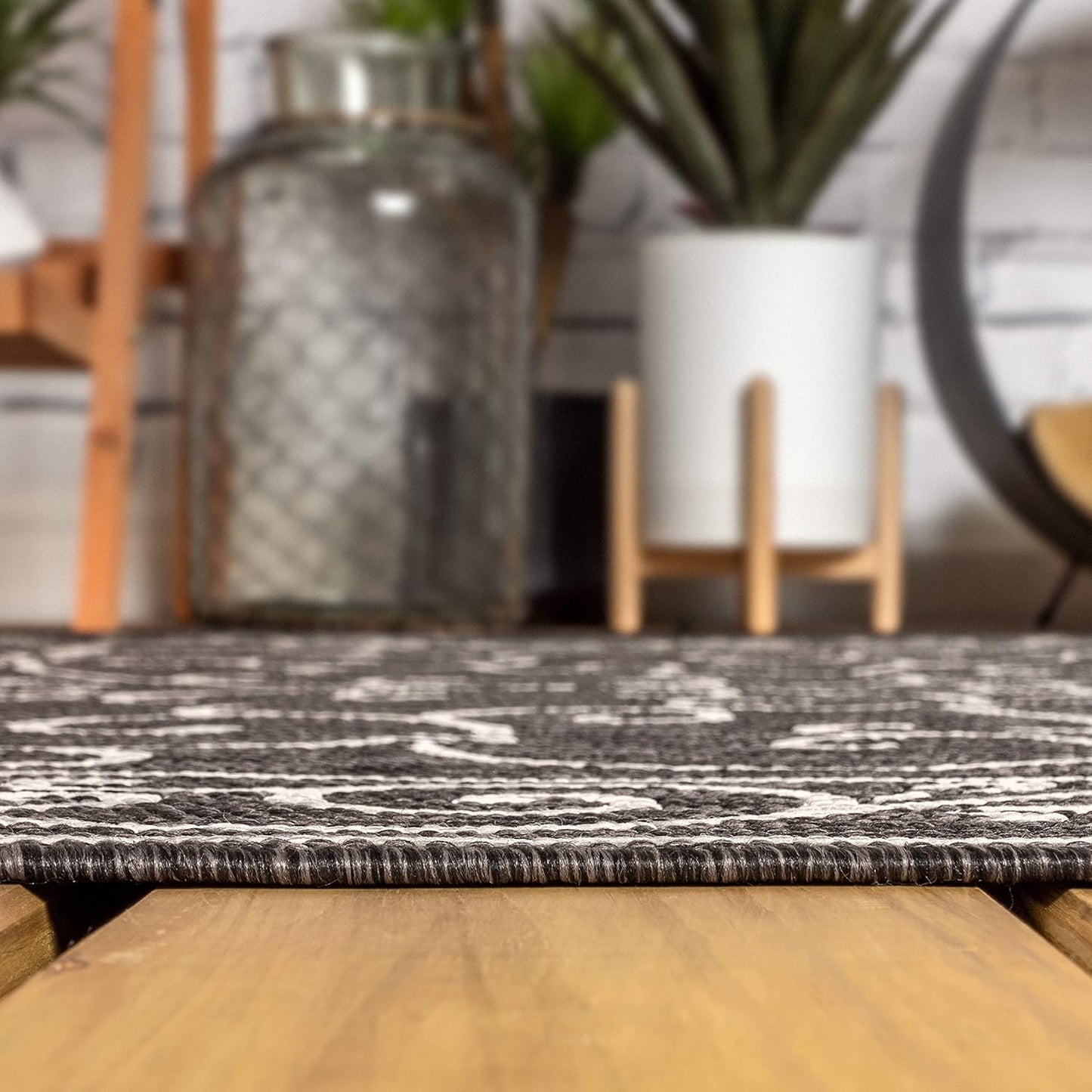 JONATHAN Y Vintage Filigree Indoor Outdoor Square Area Rug 5X5 Black/Gray, Charleston Textured Weave for Backyard, Patio, Porch, Easy-Cleaning, High Traffic, Pet-Friendly, Non-Shedding (SMB106G-5SQ)