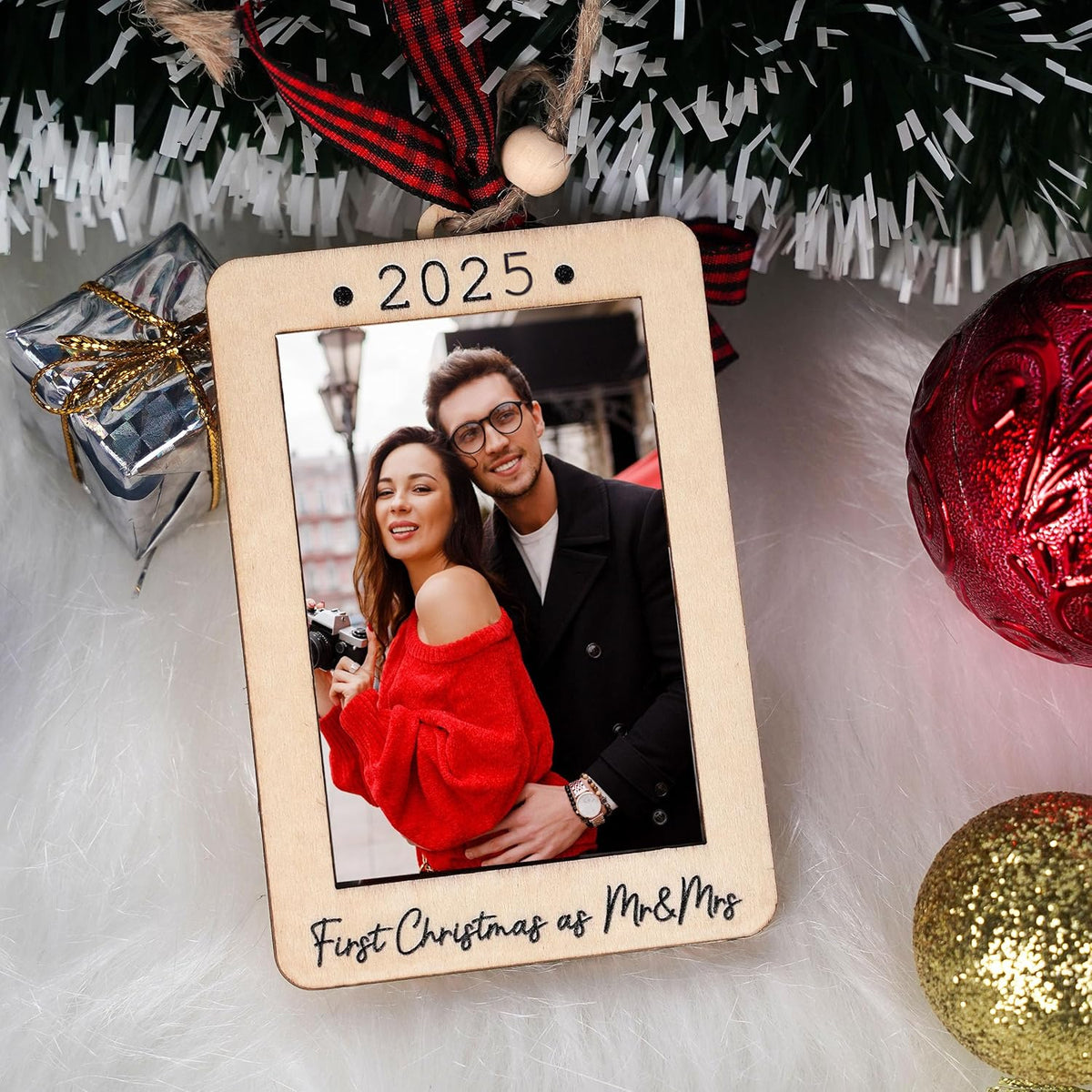 Christmas Photo Frame Ornament, 2025 Ornament, Wooden Picture Frame Ornaments With Hanging String (2025 Mr & Mrs (Portrait))