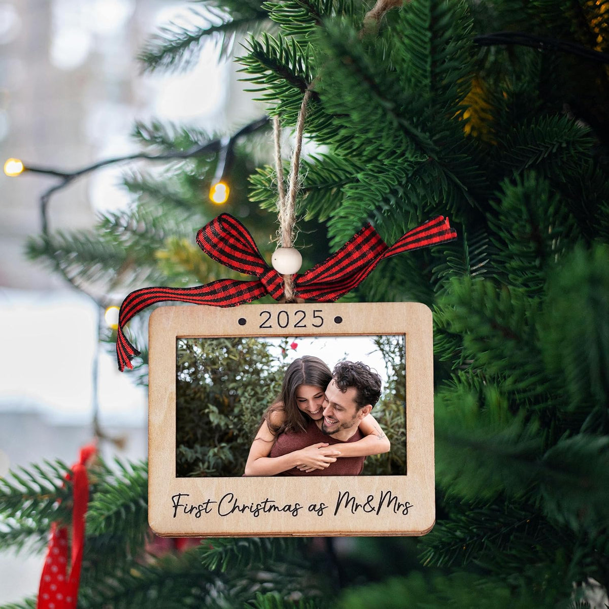 Christmas Photo Frame Ornament, 2025 Ornament, Wooden Picture Frame Ornaments With Hanging String (2025 Mr & Mrs (Landscape))