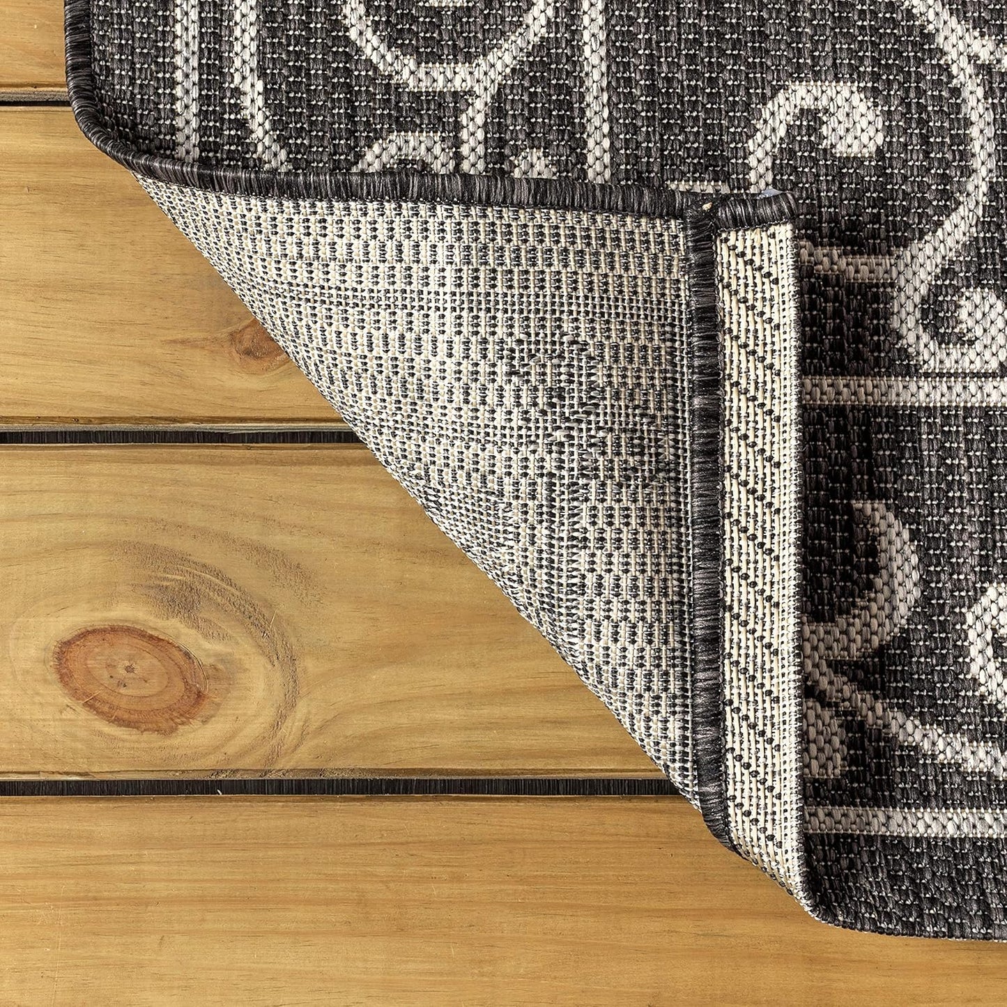 JONATHAN Y Vintage Filigree Indoor Outdoor Square Area Rug 5X5 Black/Gray, Charleston Textured Weave for Backyard, Patio, Porch, Easy-Cleaning, High Traffic, Pet-Friendly, Non-Shedding (SMB106G-5SQ)