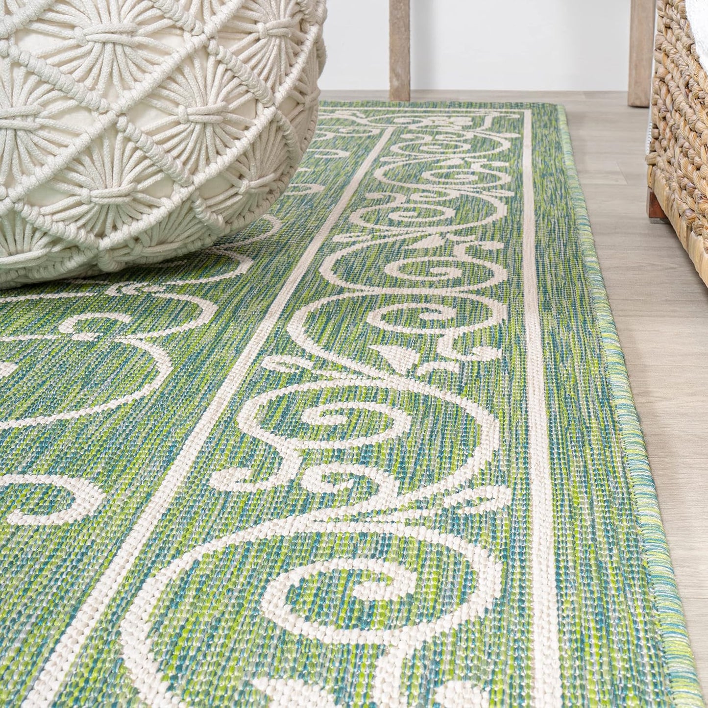 JONATHAN Y Vintage Filigree Indoor Outdoor Round Area Rug 5 Ft Green/Ivory, Charleston Textured Weave for Backyard, Patio, Porch, Easy-Cleaning, High Traffic, Pet-Friendly, Non-Shedding (SMB106K-5R)